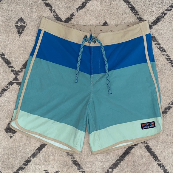 Patagonia Men’s Scallop Hem Stretch Wavefarer Boadshorts Blue Green Tan Size 33 - Picture 1 of 7